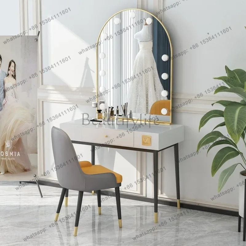 Beauty Makeup Studio - طاولة مكياج بسيطة بمرآة مصباح، طاولة