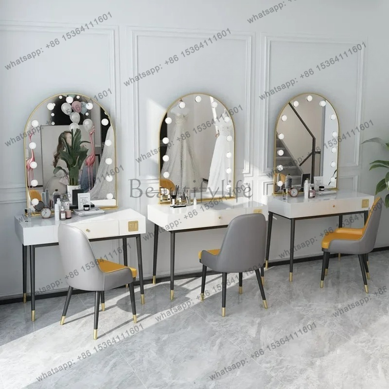 طاولة مكياج بسيطة بمرآة مصباح، - مراجعة Beauty Makeup Studio وسعره