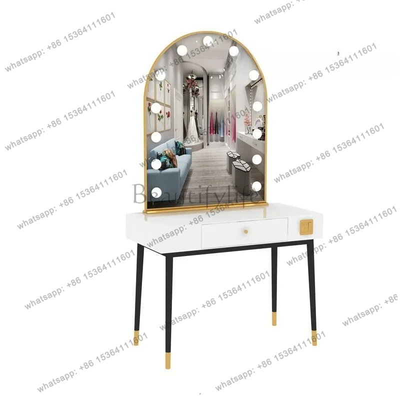 طاولة مكياج بسيطة بمرآة مصباح، - مراجعة Beauty Makeup Studio وسعره