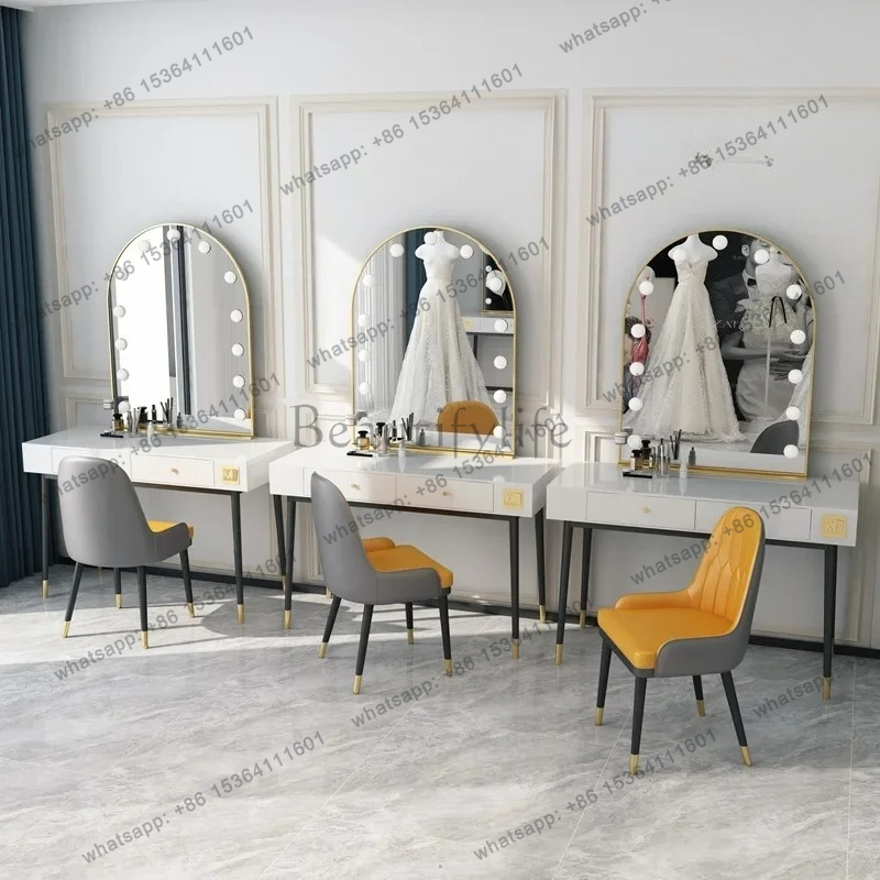 طاولة مكياج بسيطة بمرآة مصباح، - مراجعة Beauty Makeup Studio وسعره