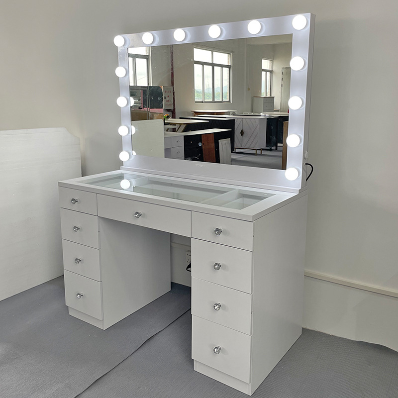 بقعة الإنترنت المشاهير استوديو - مراجعة Beauty Makeup Studio وسعره